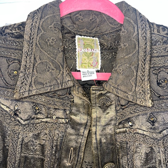 Gold Lace Sleeveless Vest - Picture 2 of 11